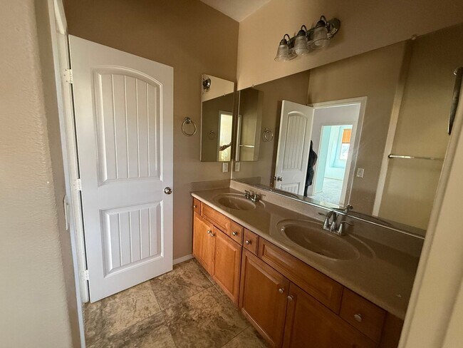 Building Photo - 5 Bedrooms 3 Baths! Resort Living at The Lakes Community in Menifee!