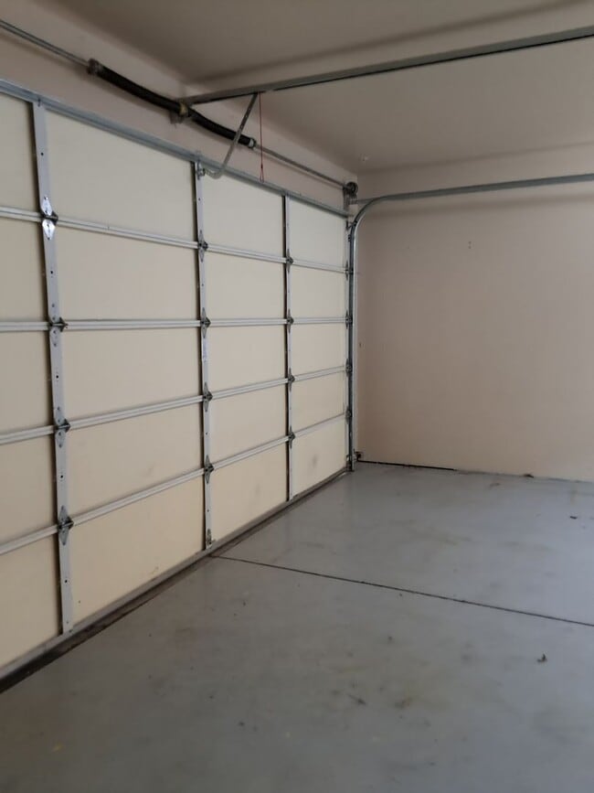 Building Photo - 2204 Estes Rd