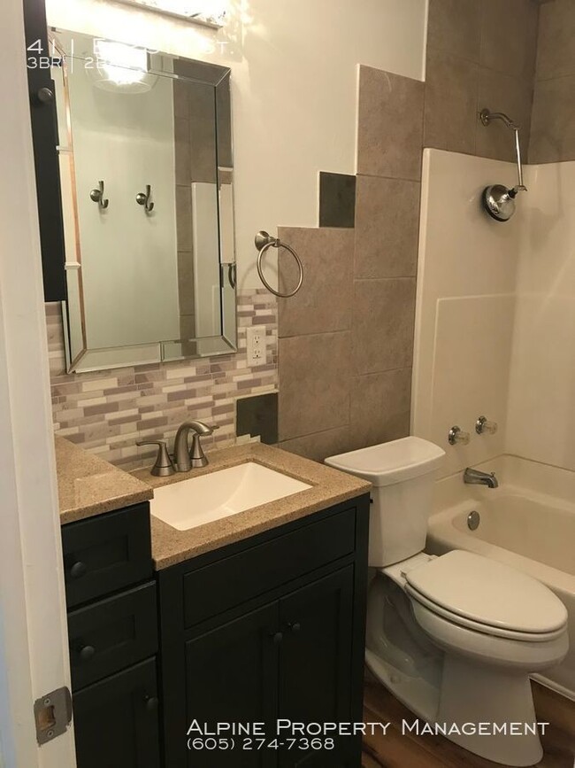Building Photo - 3 Bed/2 Bath Home Near McKennan Park!