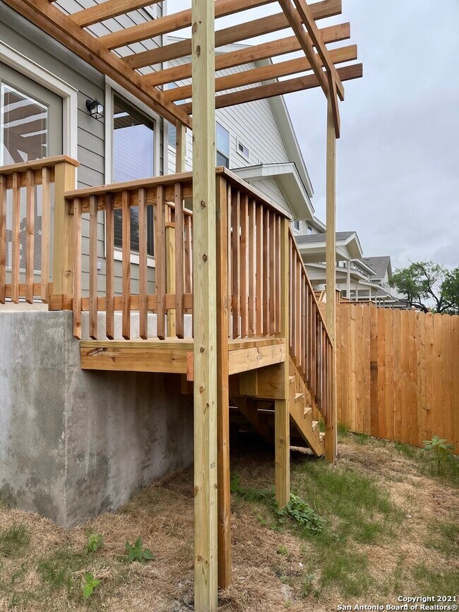 Building Photo - 2222 Sandlewood Cv