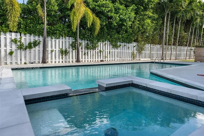 Building Photo - 1055 Stillwater Dr