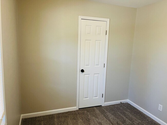 Building Photo - Wow! Check out this charming 3-bedroom, 1....