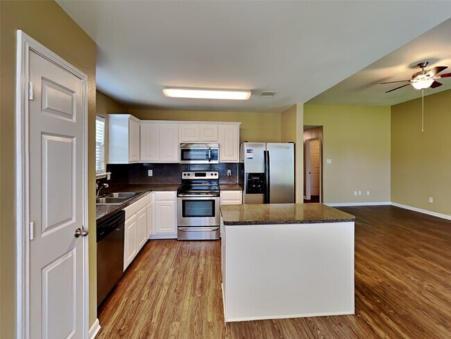 Building Photo - 3926 Cloudbluff Ln