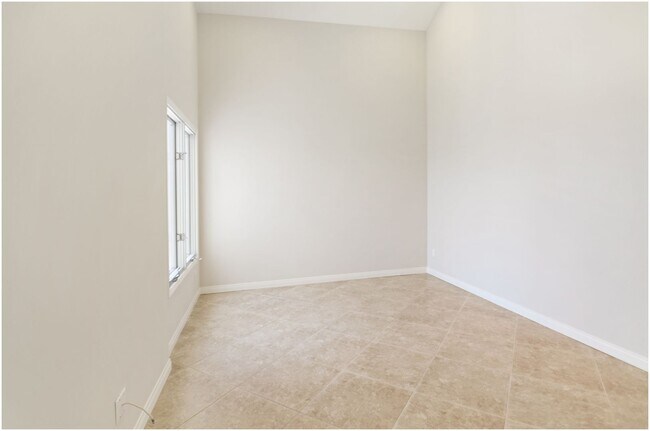 Building Photo - Oceanfront Penthouse in Huntington Beach!!