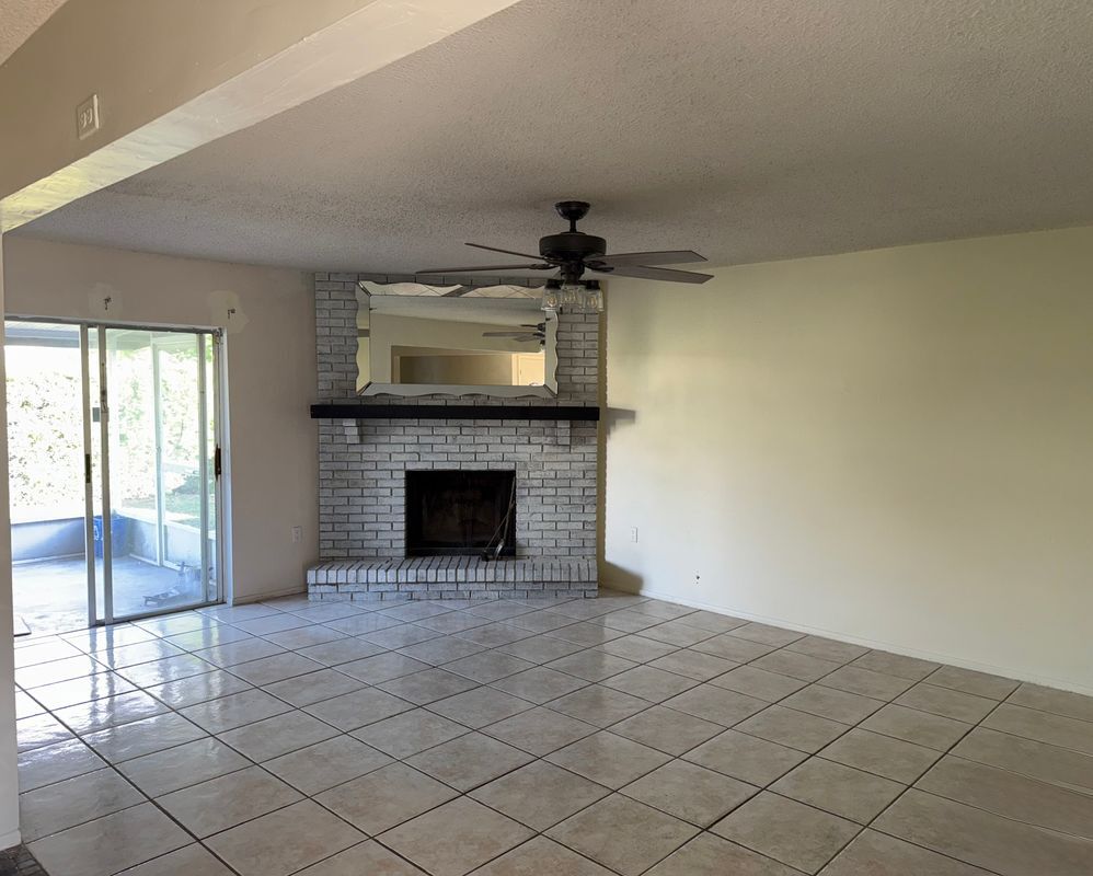 Building Photo - 1310 Cinnamon Way W