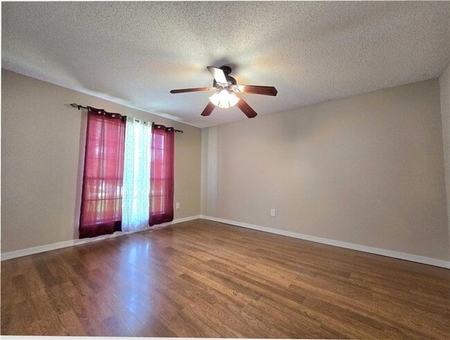 Building Photo - 1045 Claire Dr