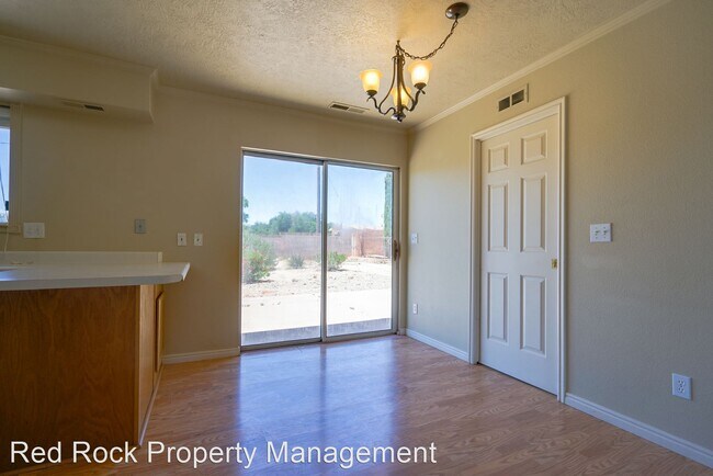 Building Photo - 3 br, 2 bath House - 530 S 250 E