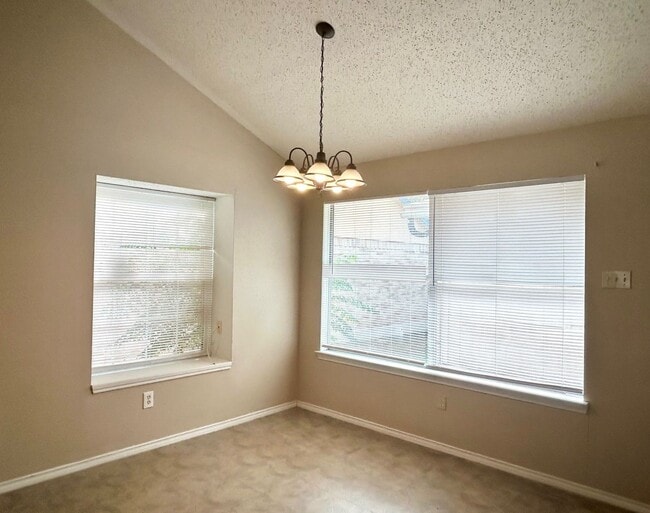 Building Photo - 2 Bedroom 2 bath in BIG COUNTRY GDN HMS