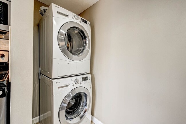 Building Photo - 2503 McCue Rd