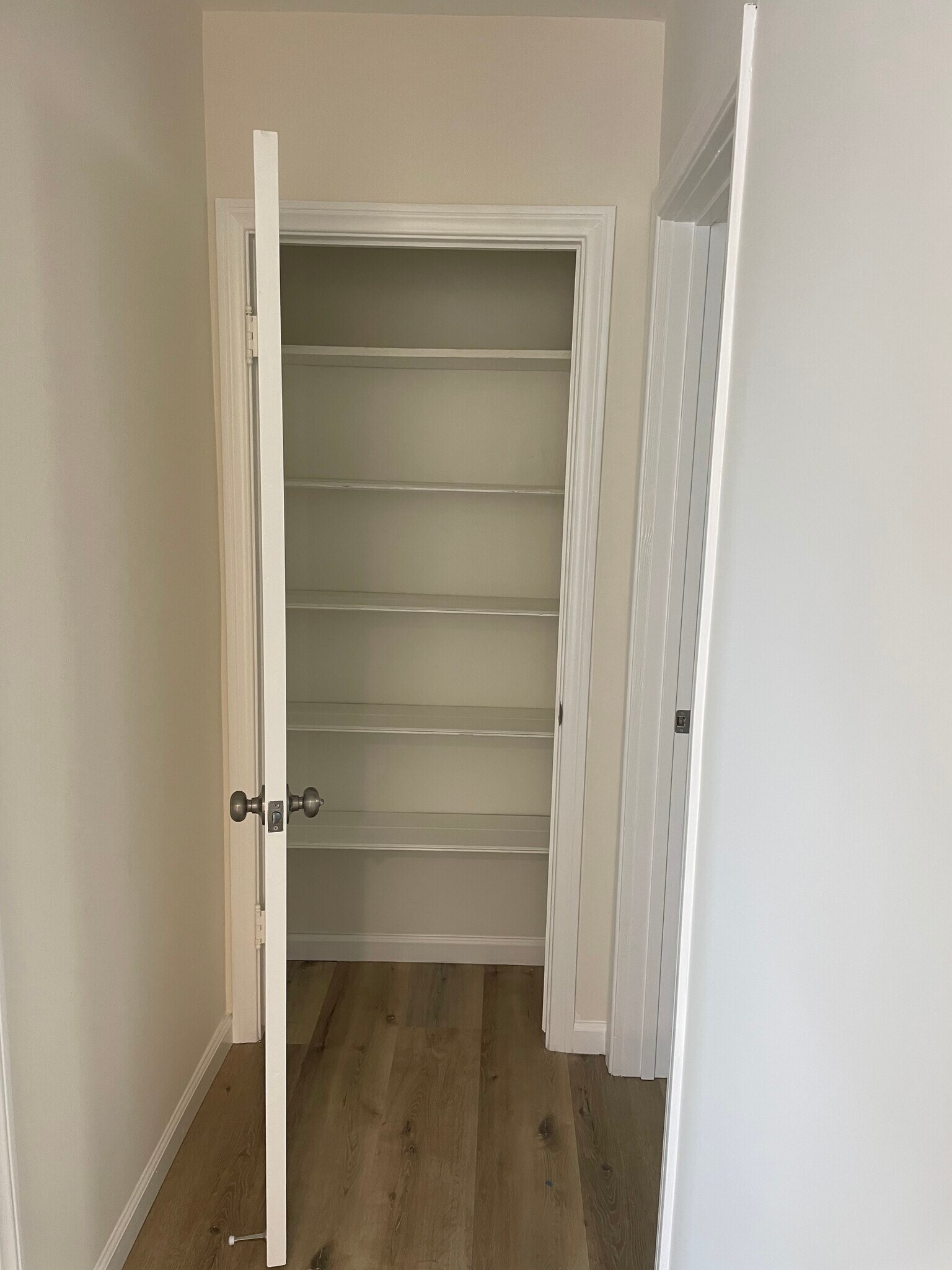 Building Photo - 526 Ponoma St