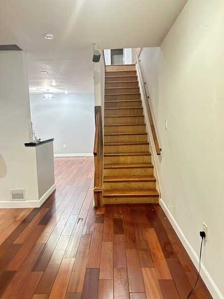 To 2nd Level - 118 Bates St NW