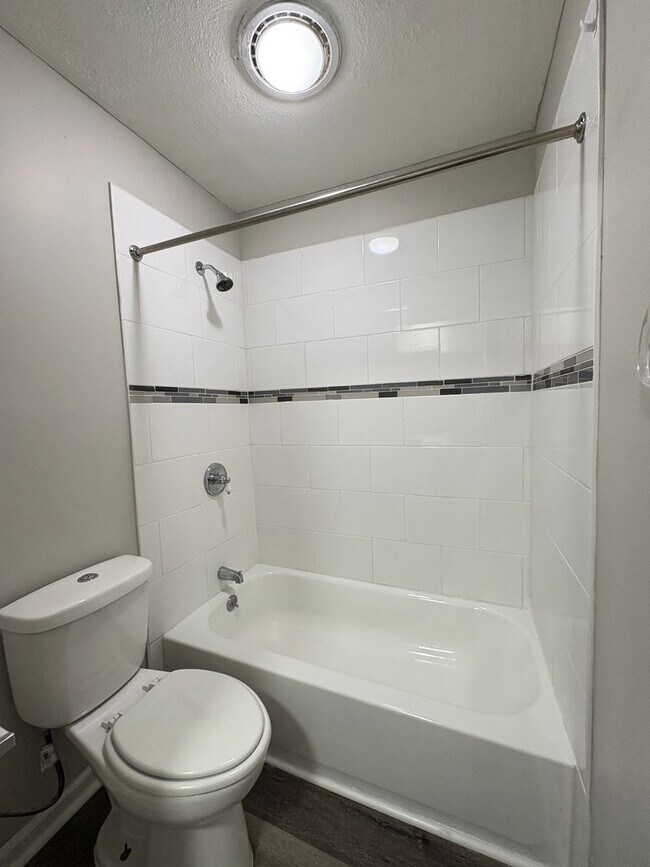 Building Photo - Bellagio West Living I