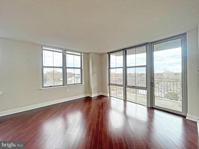 Building Photo - 11800 Sunset Hills Rd