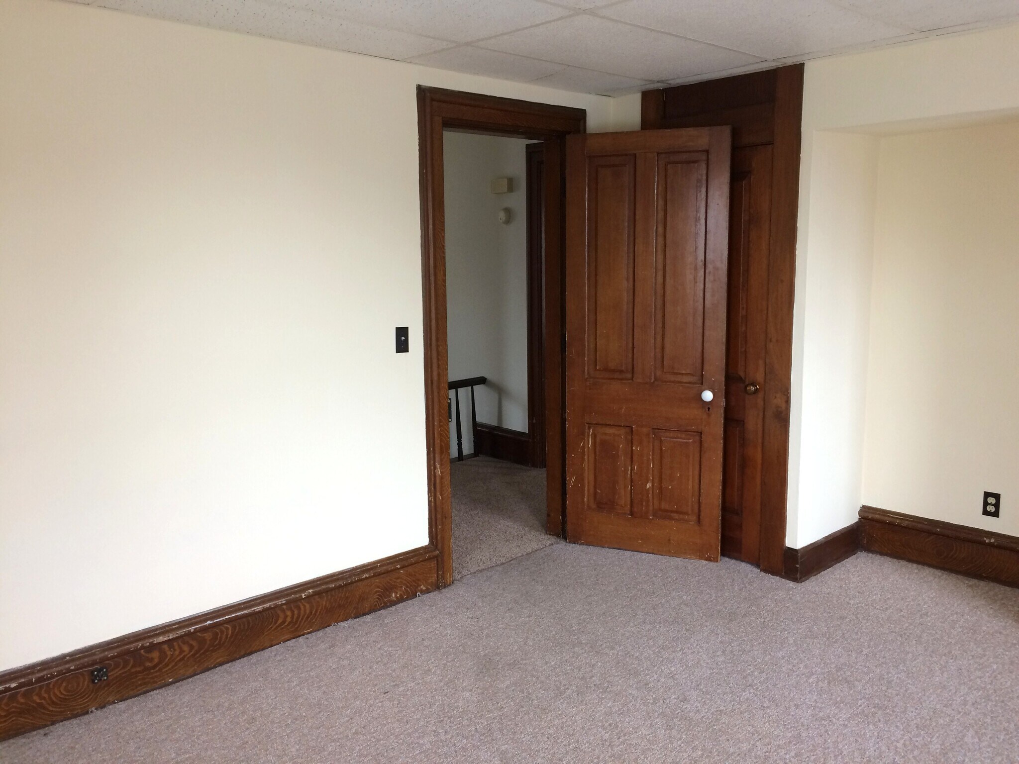 Building Photo - 106 West Paradise Street