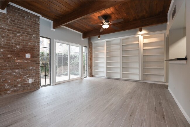 Building Photo - 5370 Brownway St