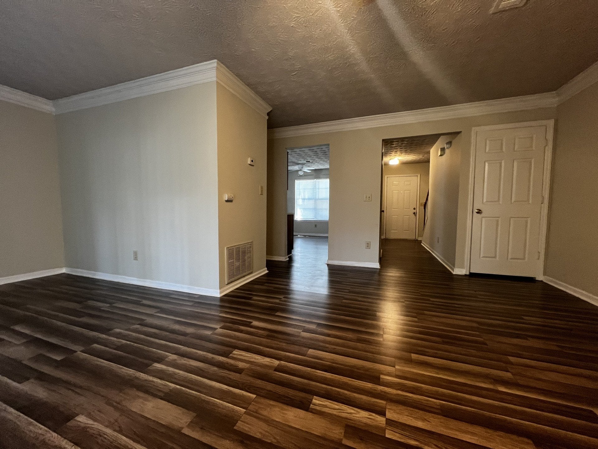 Building Photo - 6617 Meadow Green Cir