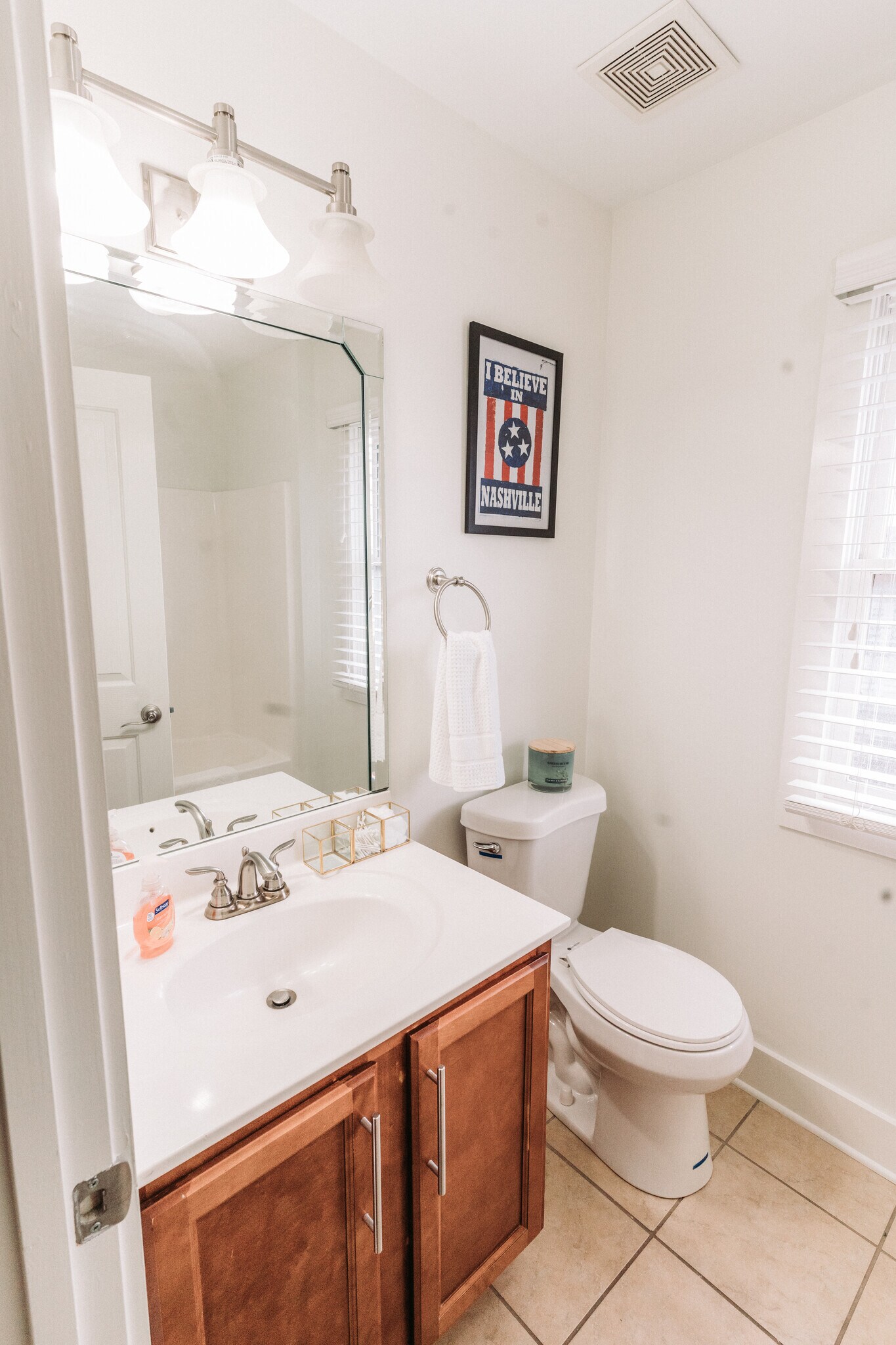 Building Photo - 902B Shelby Ave