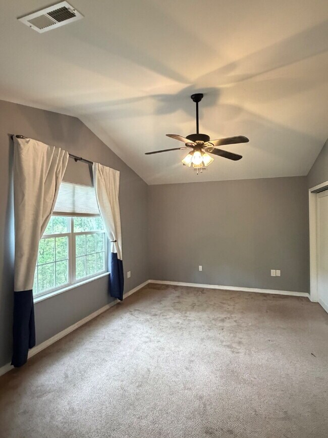 Building Photo - 1270 Skyview Dr
