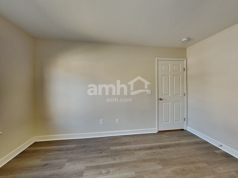 Building Photo - 140 Abbey Rd