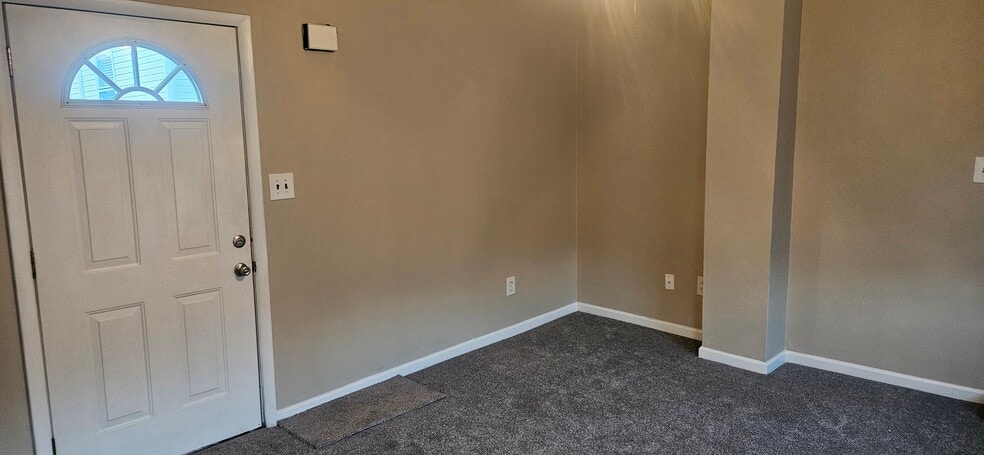 Building Photo - 225 Bay Ave