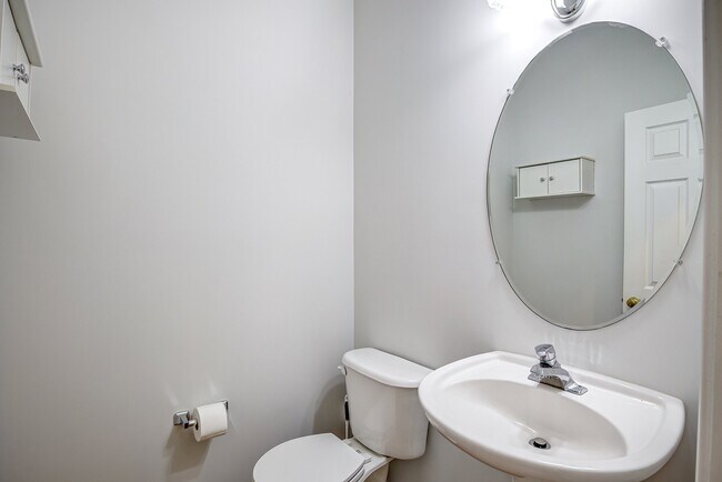Building Photo - 2103 Templeton Gap Dr