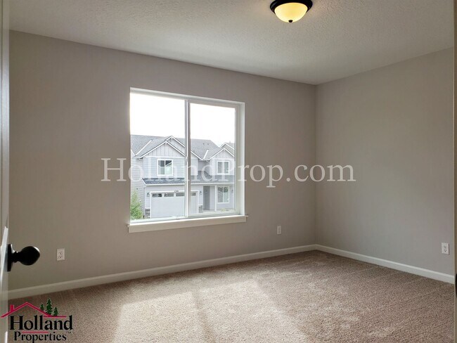 Building Photo - Spacious & Stylish 4-Bedroom Home with Mod...