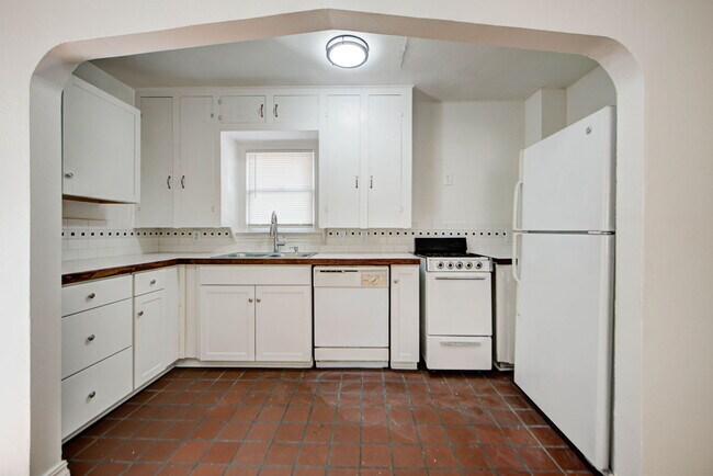 Building Photo - 1132 W Eufaula St
