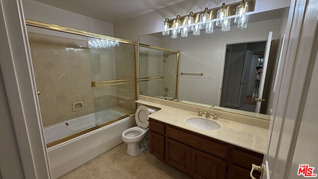 Building Photo - 910 S Bedford St