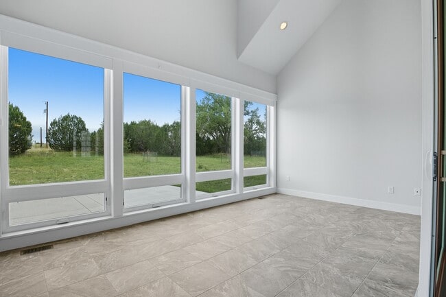 Building Photo - 1183 2nd St