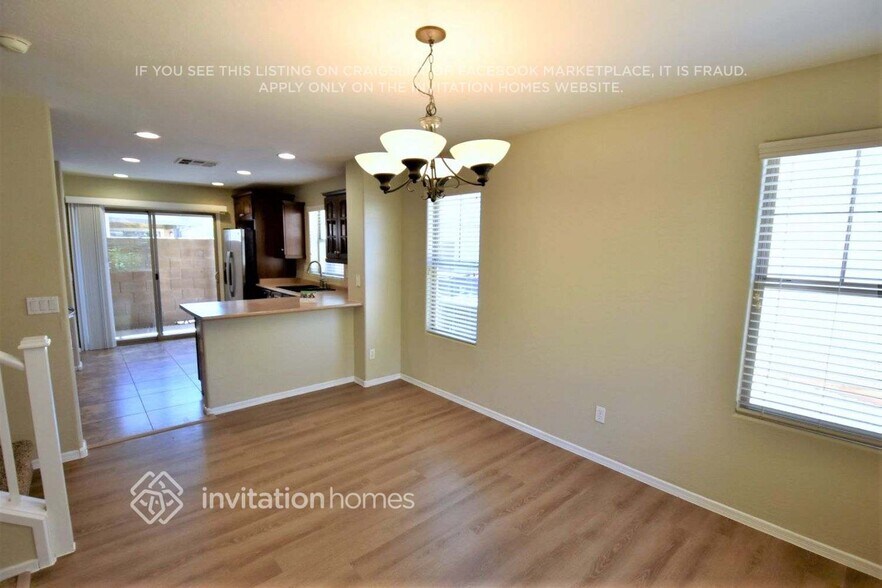 Building Photo - 2611 E Bart St