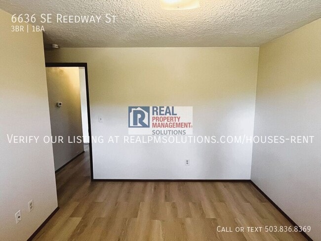 Building Photo - 6636 SE Reedway St