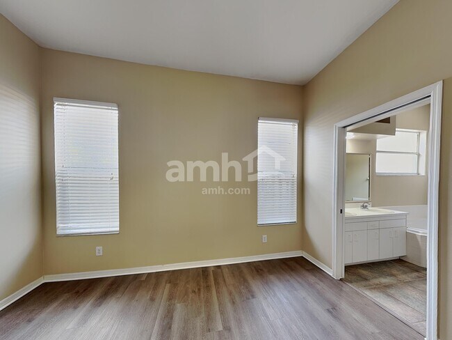 Building Photo - 2462 St Johns Ln