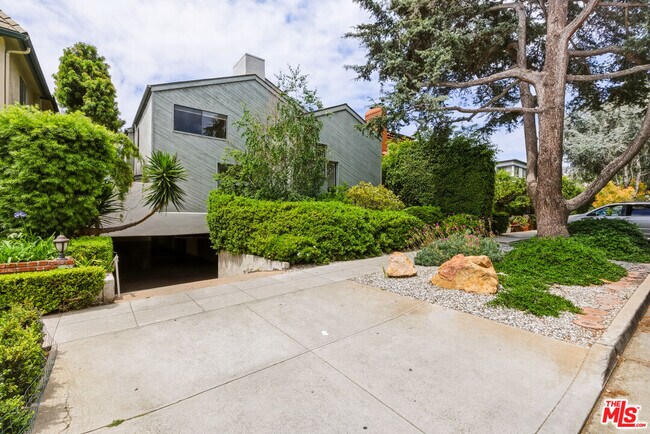 Building Photo - 832 15th St