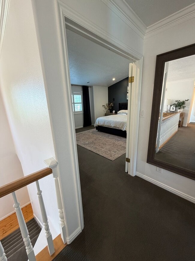 Building Photo - Beautiful 4 bedroom, 3 bathroom Home with a pool!!