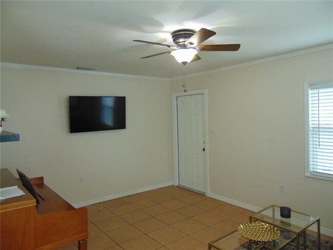 Building Photo - 3215 W Hartnett Ave