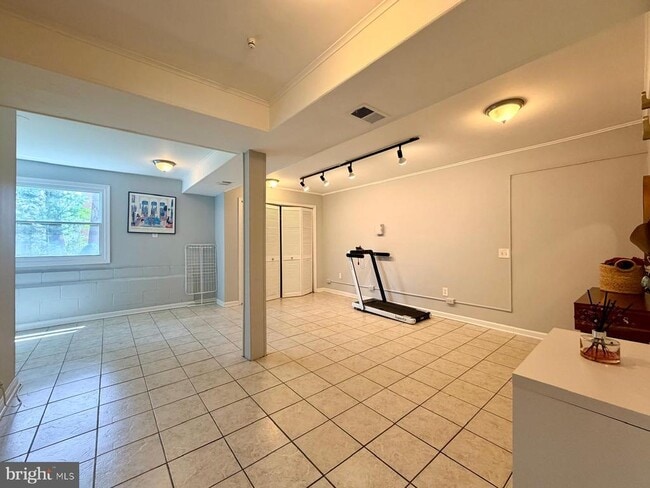 Building Photo - 12904 Missionwood Way