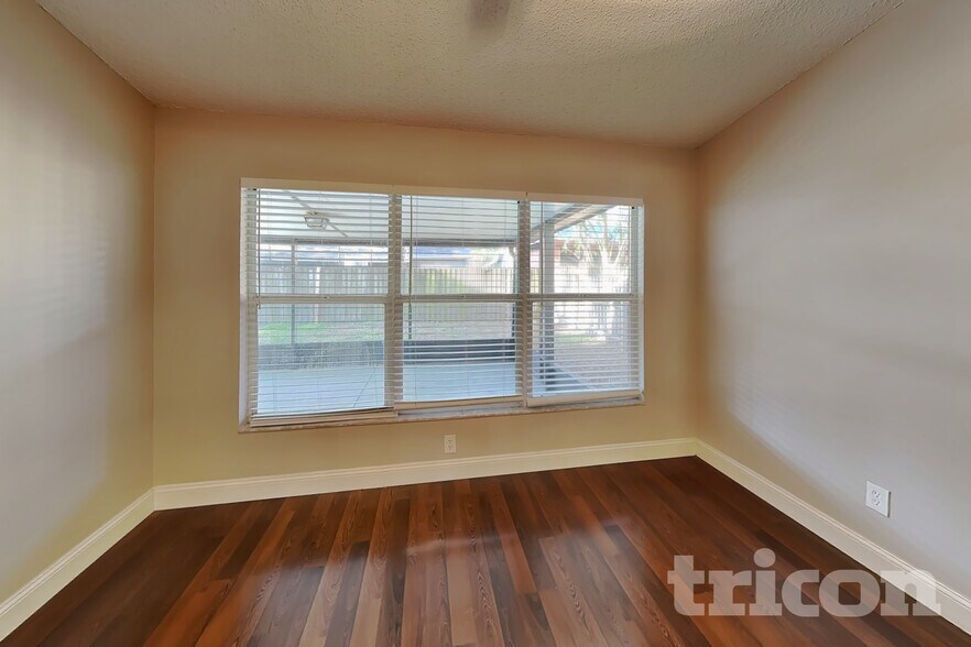 Building Photo - 1115 Hardwood Dr