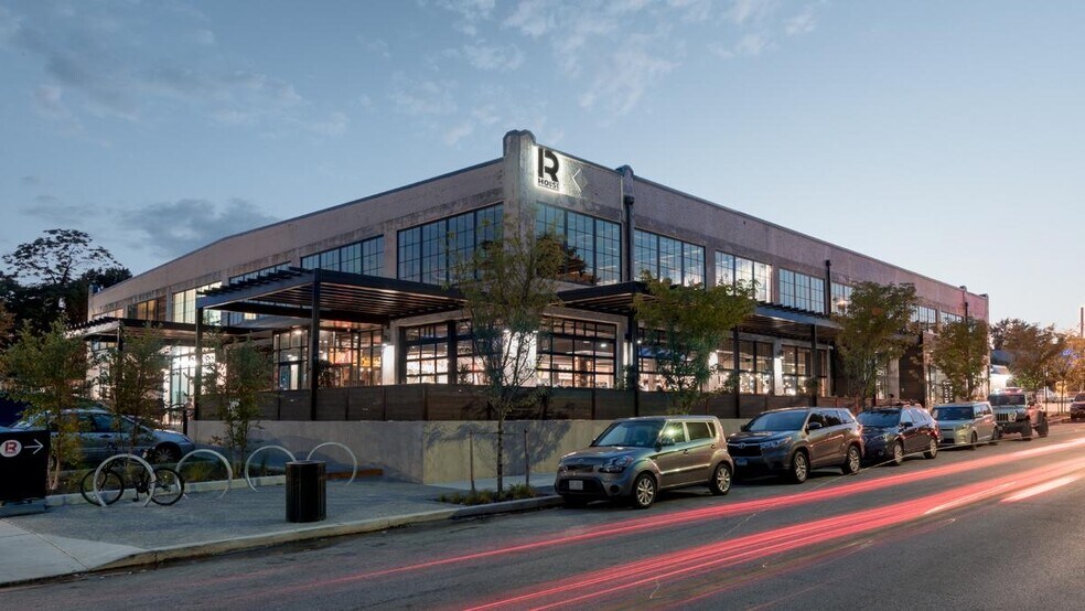 Building Photo - 3449 Chestnut Ave