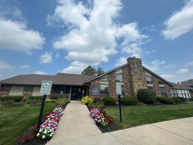 Building Photo - 1908 N Cross Lakes Cir