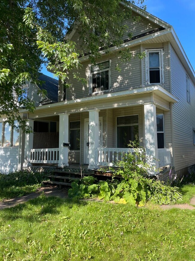 Primary Photo - 2315 Oakes Ave