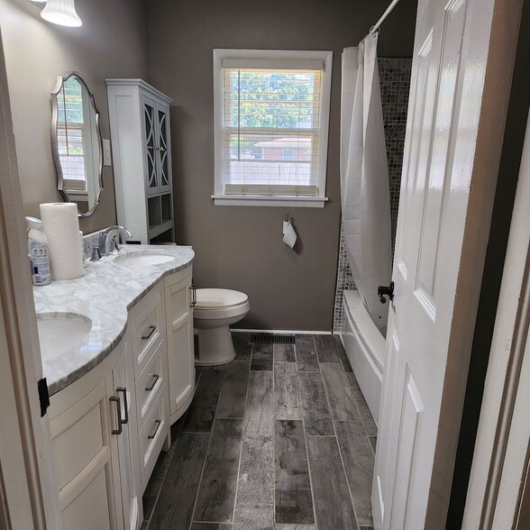 Building Photo - 320 Roney Dr