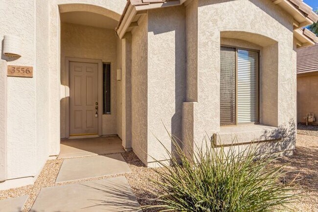 Building Photo - Single level rare to find 3 bed house in G...