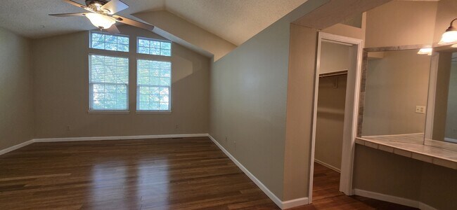 Building Photo - 572 W Jamison Pl