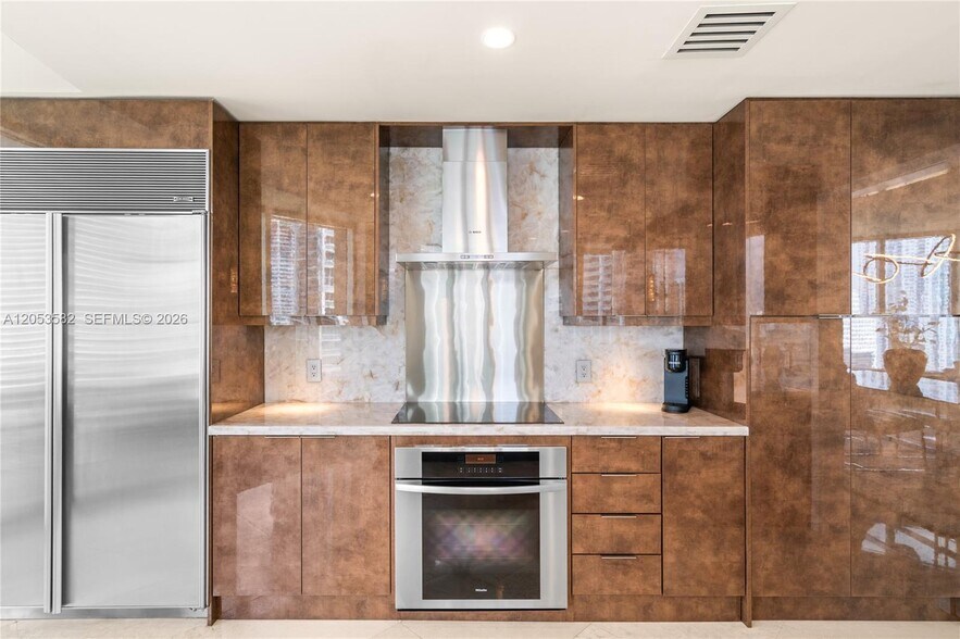 Building Photo - 901 Brickell Key Blvd