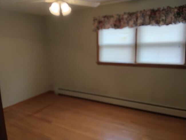 Building Photo - 2520 N Neva Ave