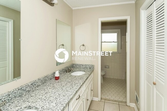 Building Photo - 3 Bedroom Pet-Friendly Home in Birmingham, AL with Main Street Renewal