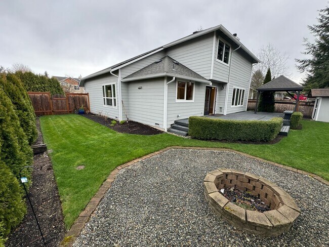 Building Photo - 4Bd/2.5Ba Maple Valley House