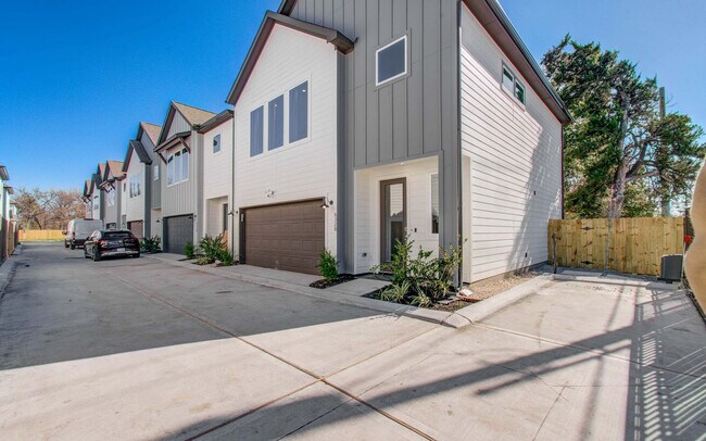 Building Photo - 8320 Curry Rd