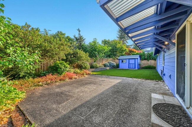 Building Photo - Single-Level 4BR/2BA Ranch — Spacious 3-Car Garage & Low-Maintenance Yard (Oregon City / Fairway ...