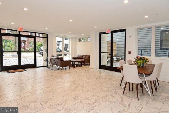 Building Photo - 1016 17th Pl NE